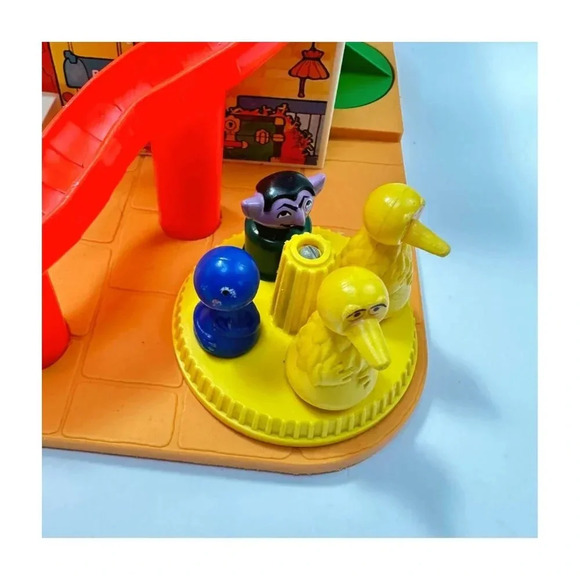 Vintage  Fisher Price Play Family Sesame Street Clubhouse w 4 Figures 1976 - Picture 8 of 13